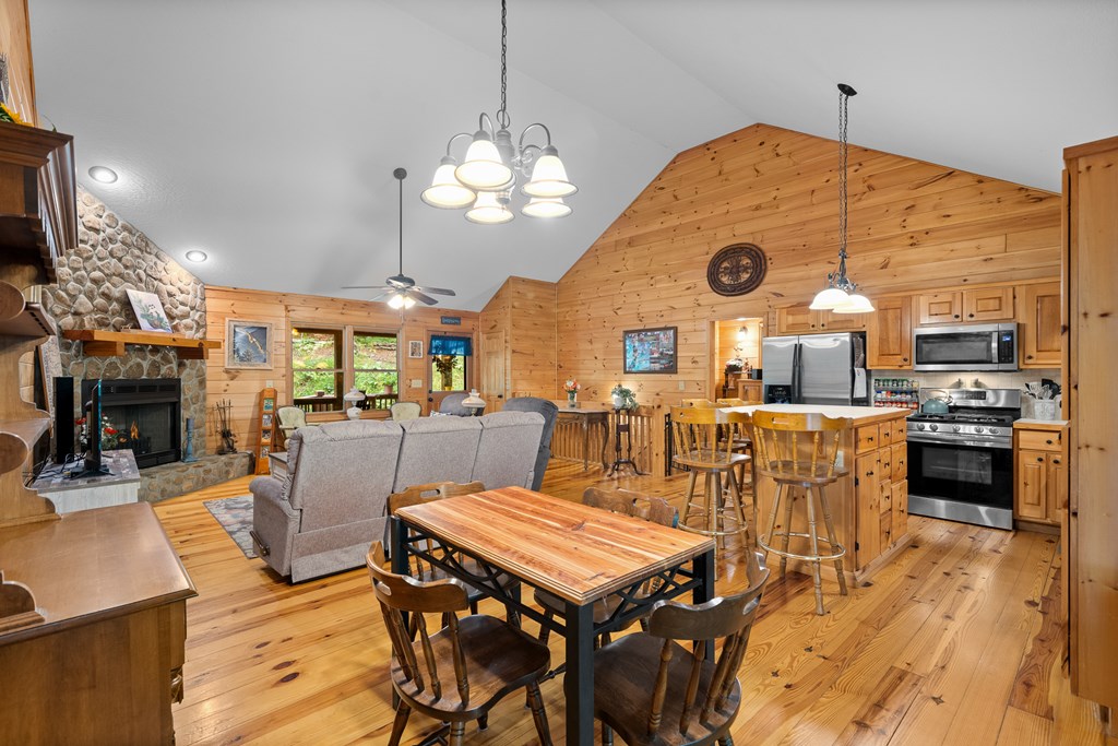 196 Glen Hollow Court