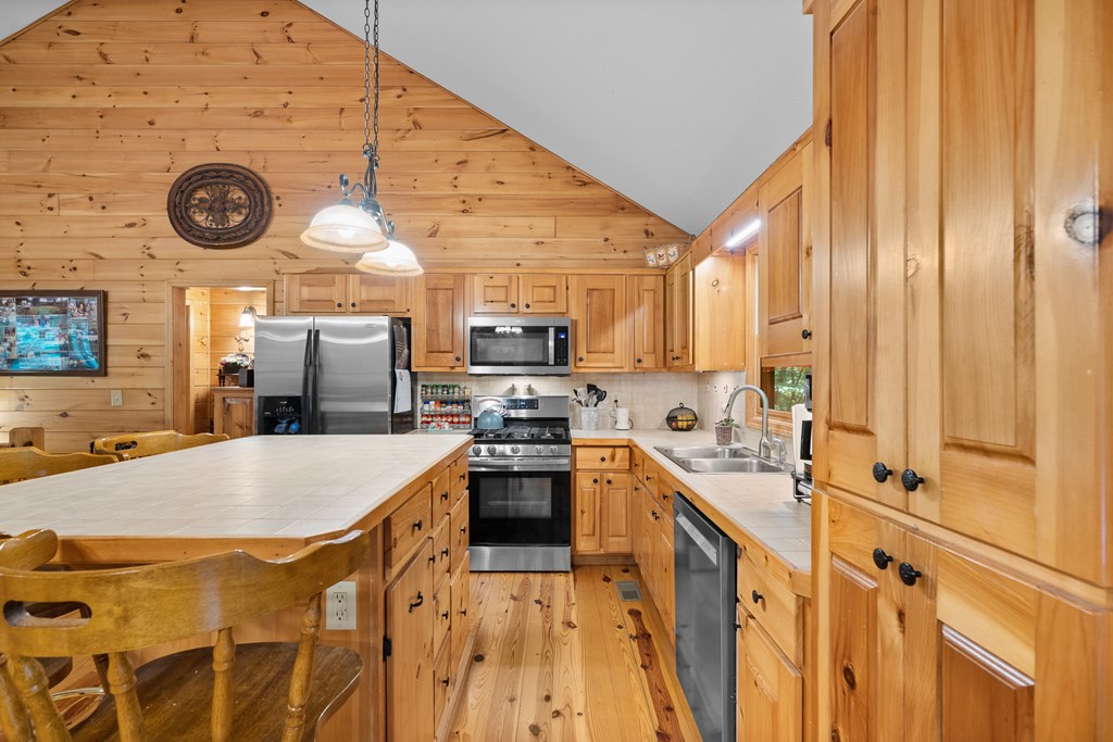 196 Glen Hollow Court