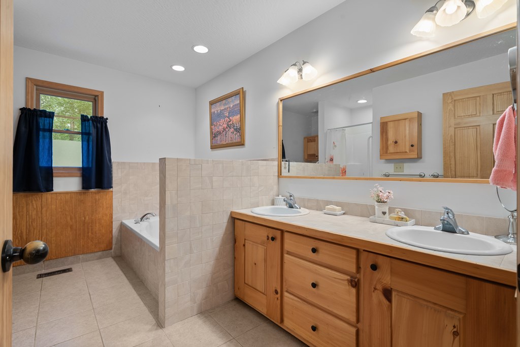 196 Glen Hollow Court