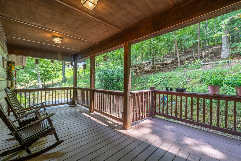 196 Glen Hollow Court