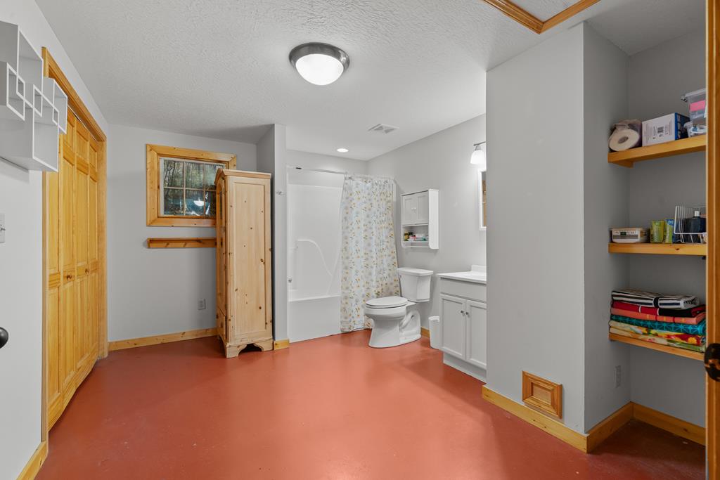 196 Glen Hollow Court