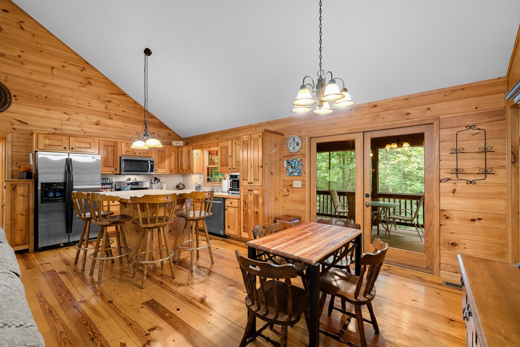 196 Glen Hollow Court