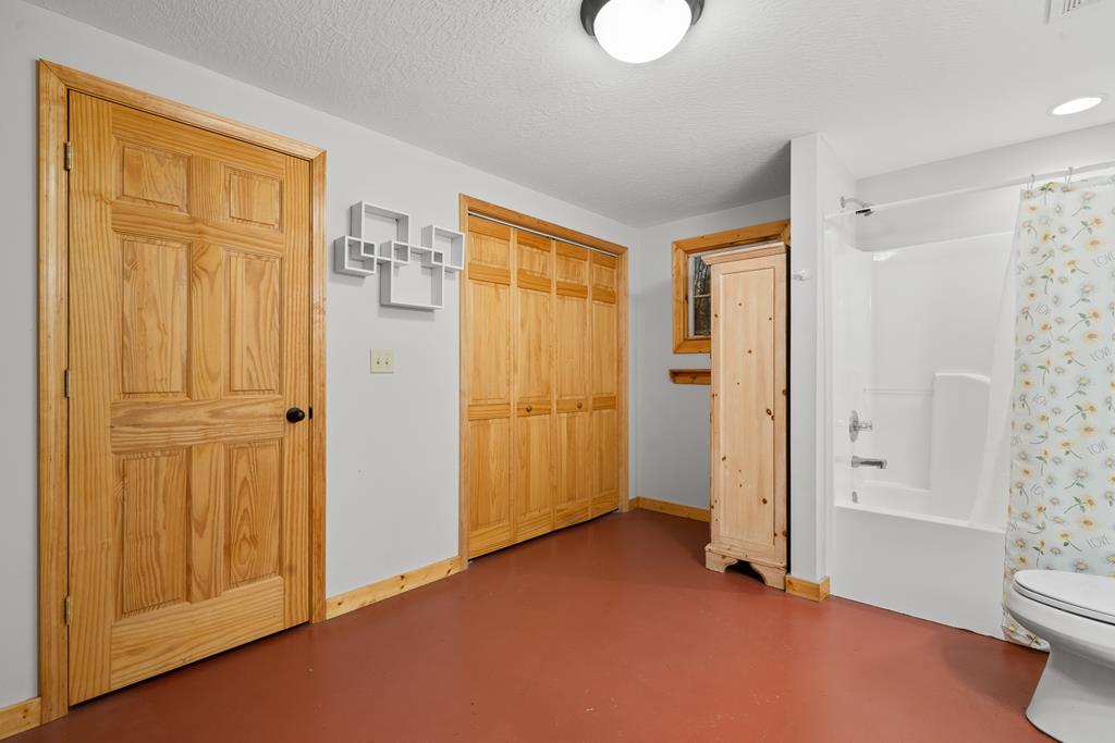 196 Glen Hollow Court