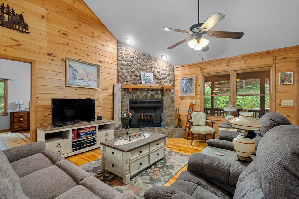 196 Glen Hollow Court