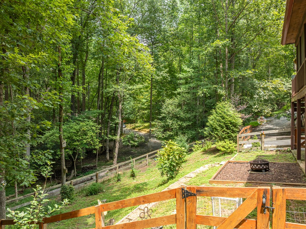 196 Glen Hollow Court