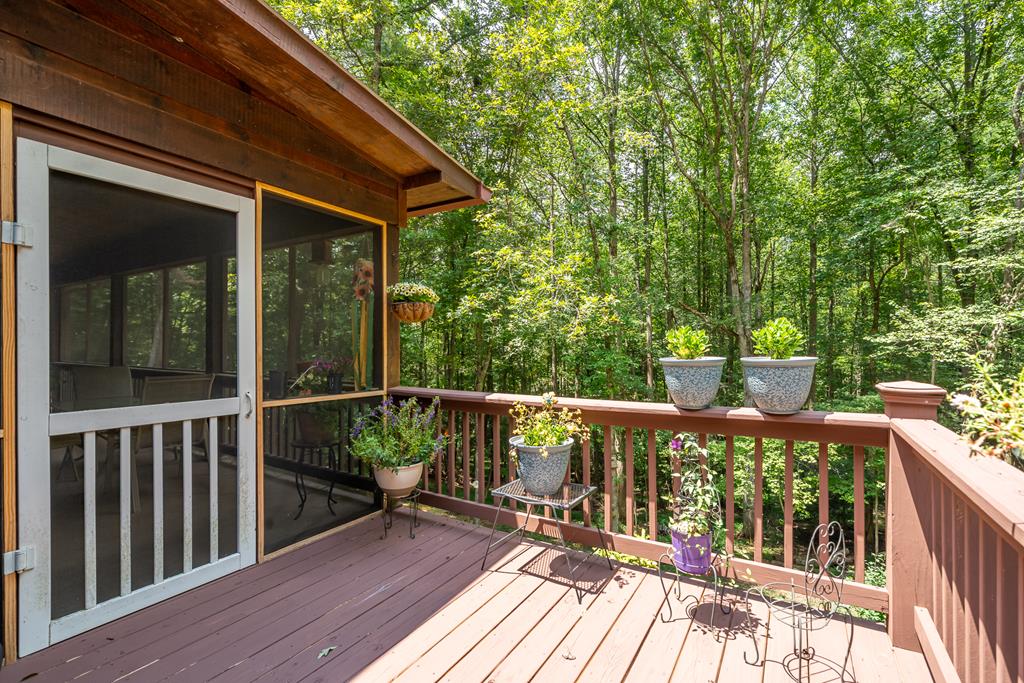 196 Glen Hollow Court