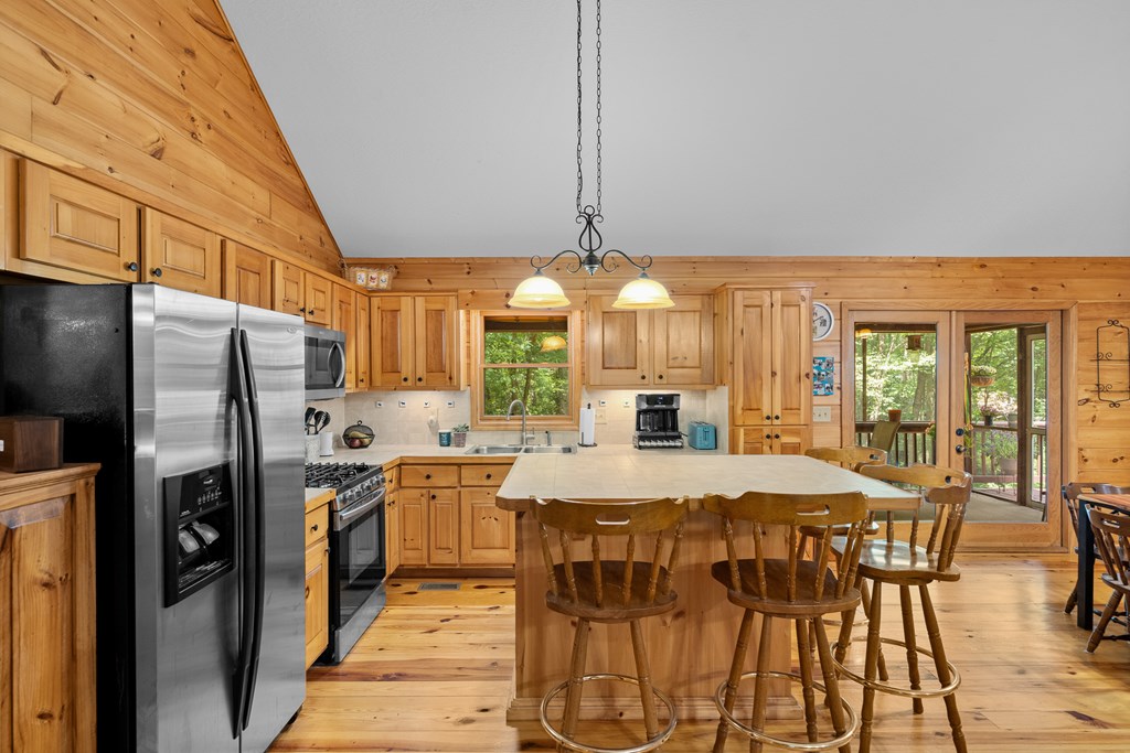 196 Glen Hollow Court