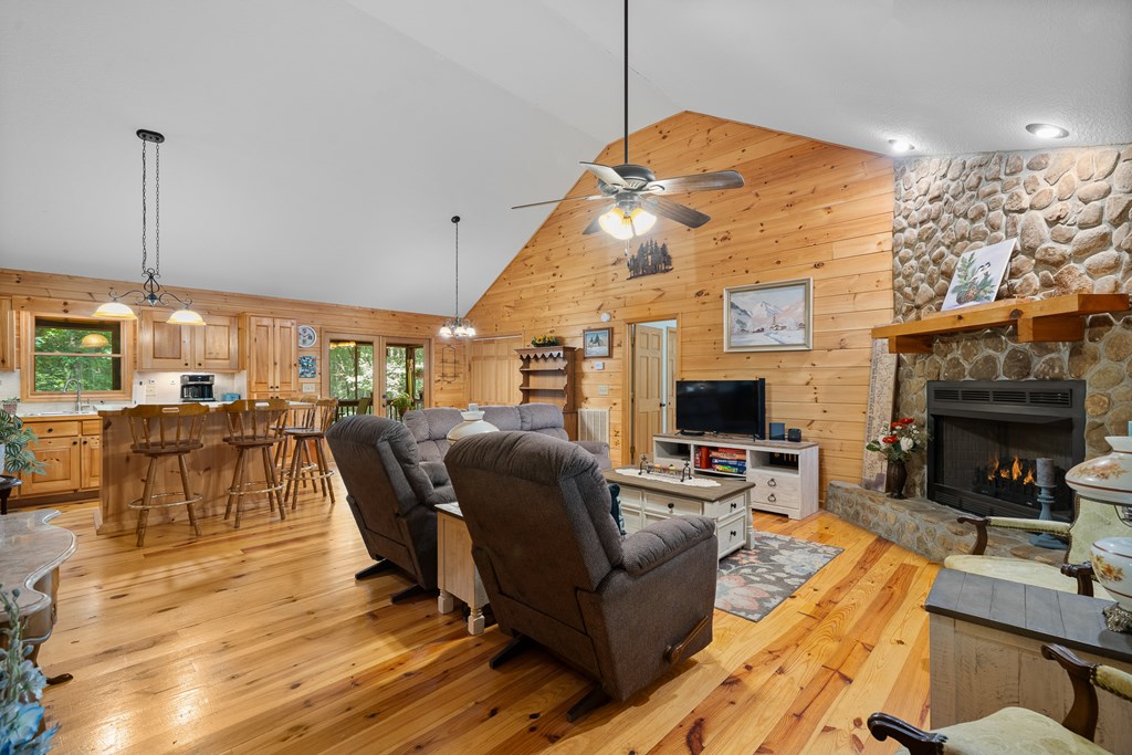 196 Glen Hollow Court