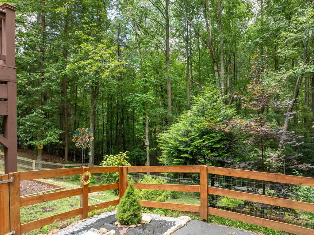 196 Glen Hollow Court