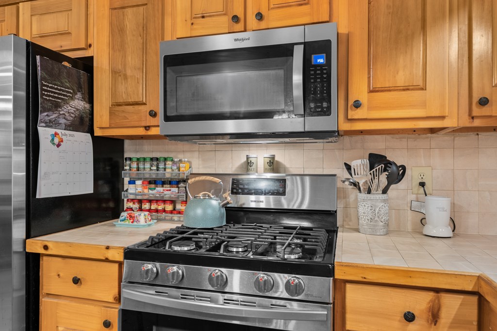 196 Glen Hollow Court