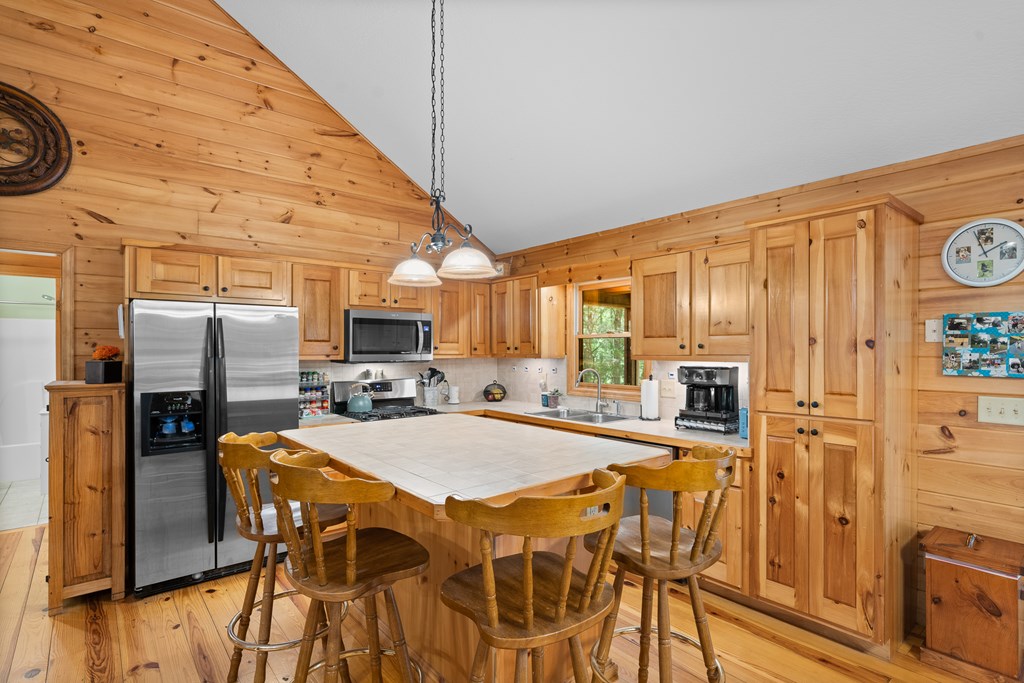 196 Glen Hollow Court