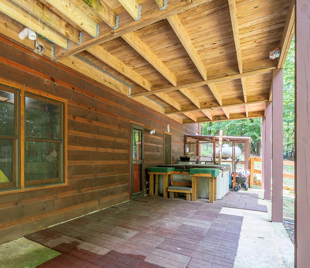 196 Glen Hollow Court