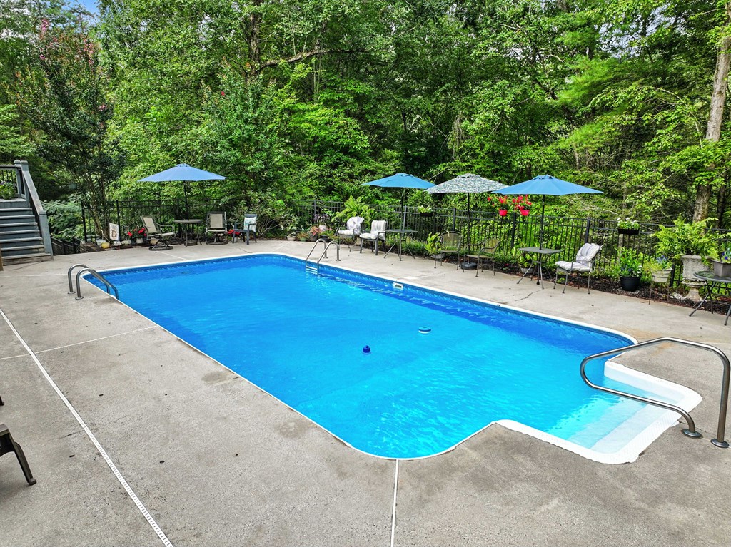 137 W Mountaintown Trail