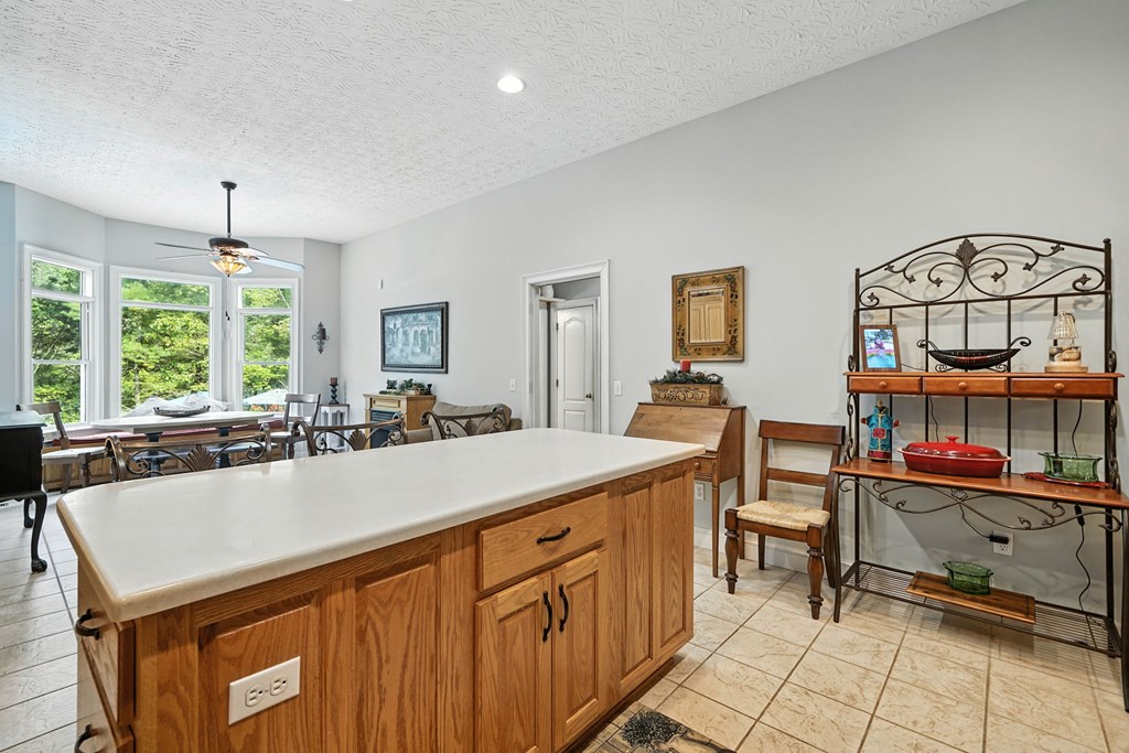 137 W Mountaintown Trail