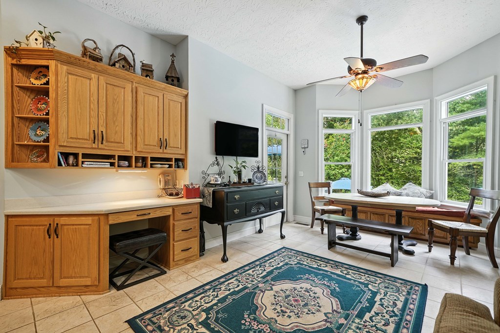 137 W Mountaintown Trail