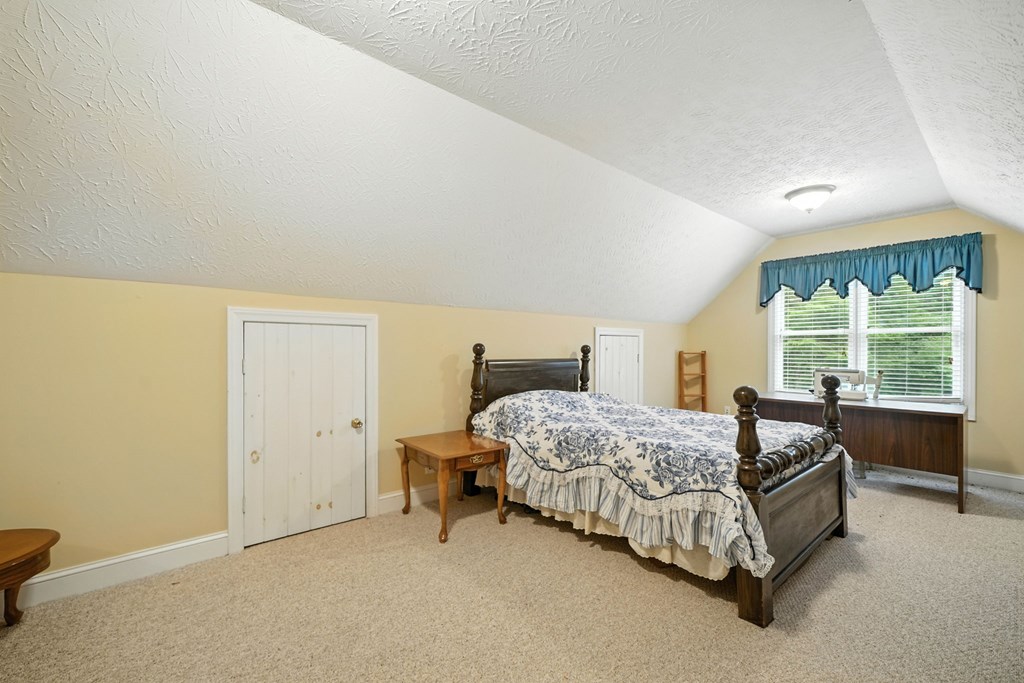 137 W Mountaintown Trail