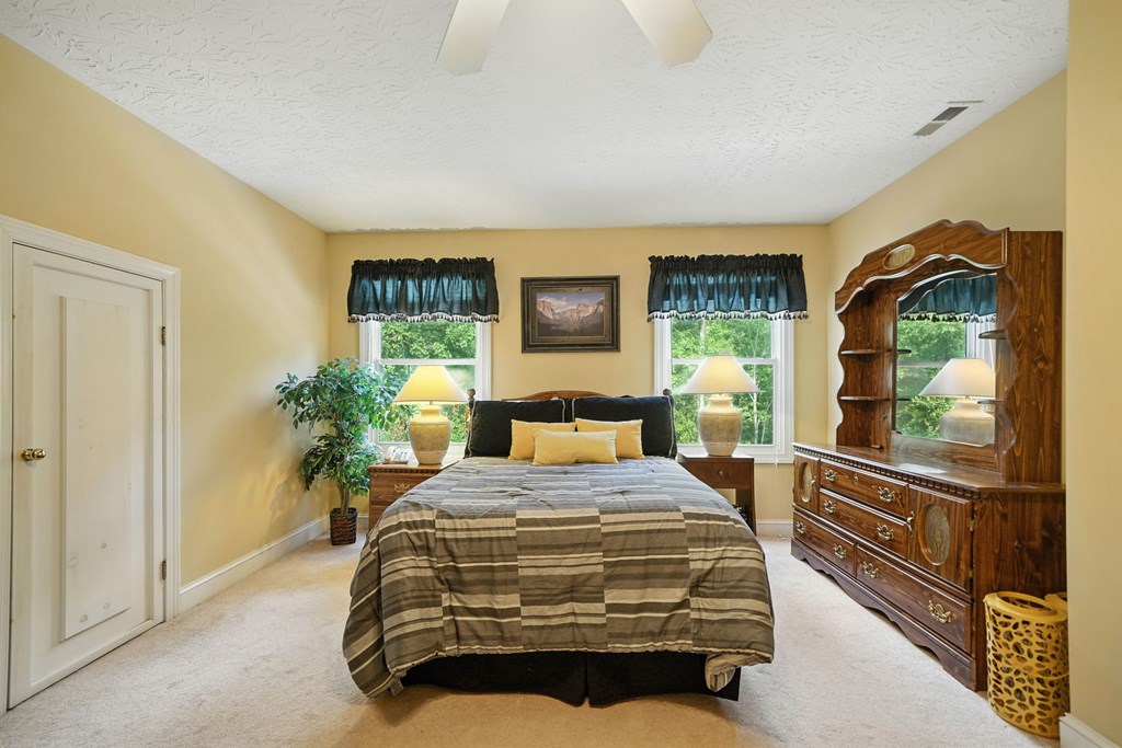 137 W Mountaintown Trail