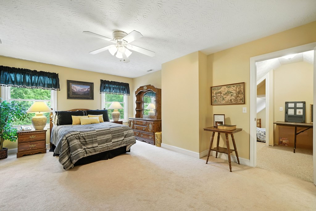 137 W Mountaintown Trail