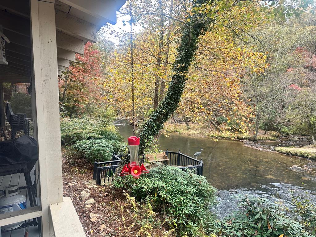 122 N Riverview Lane