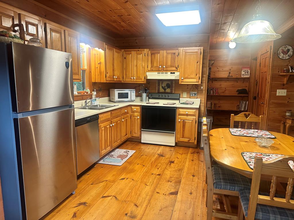 122 N Riverview Lane