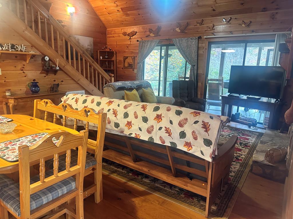 122 N Riverview Lane