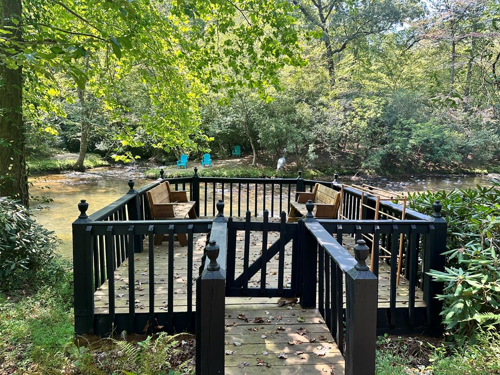 122 N Riverview Lane