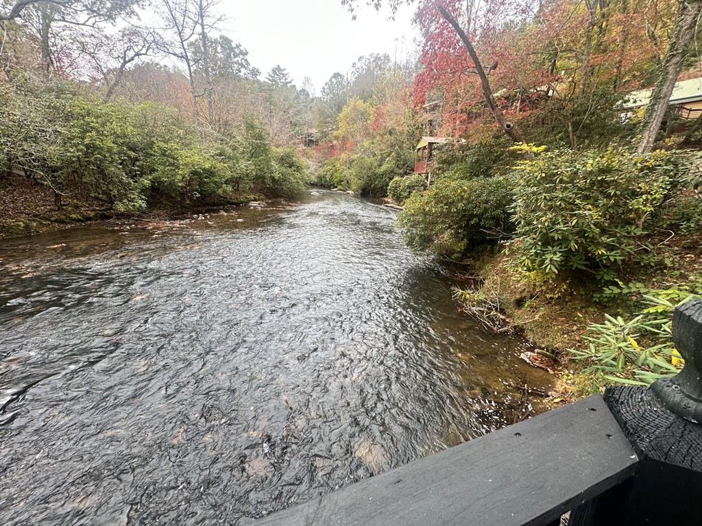 122 N Riverview Lane