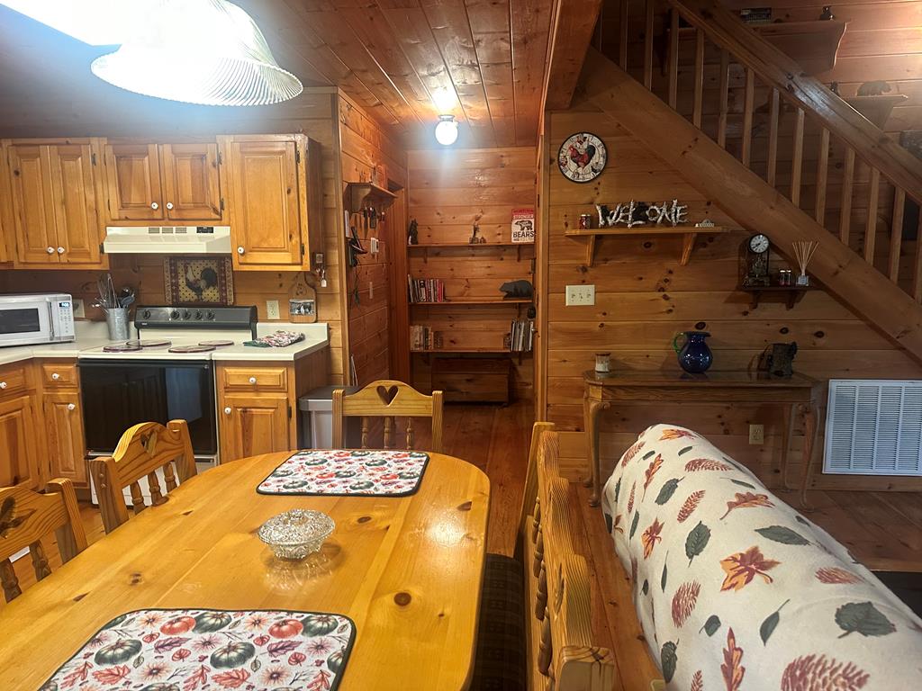 122 N Riverview Lane