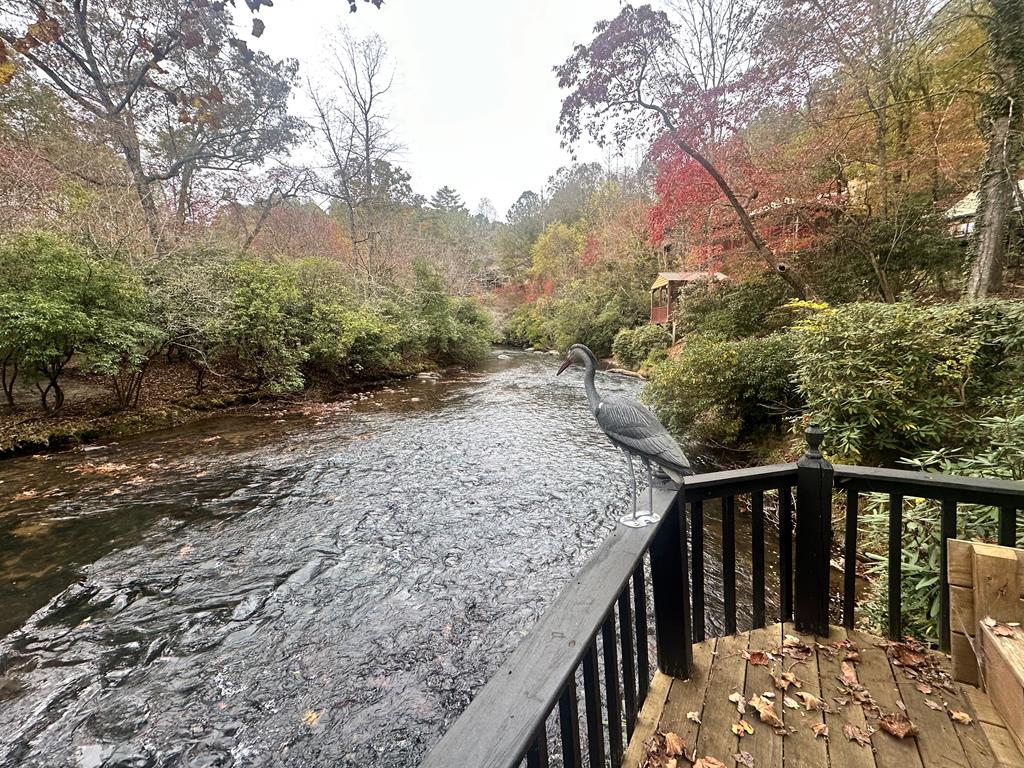 122 N Riverview Lane