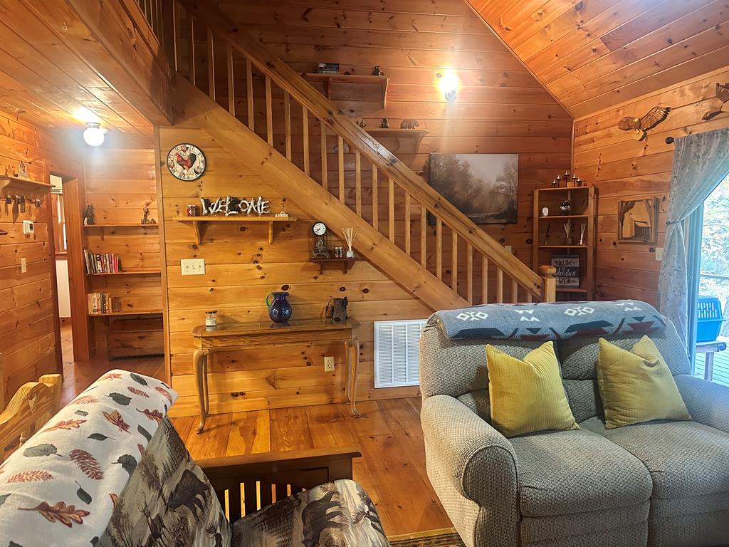 122 N Riverview Lane