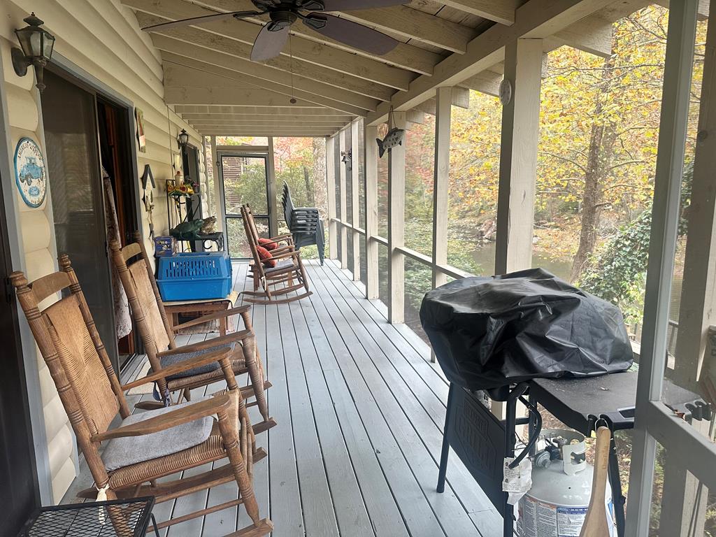 122 N Riverview Lane