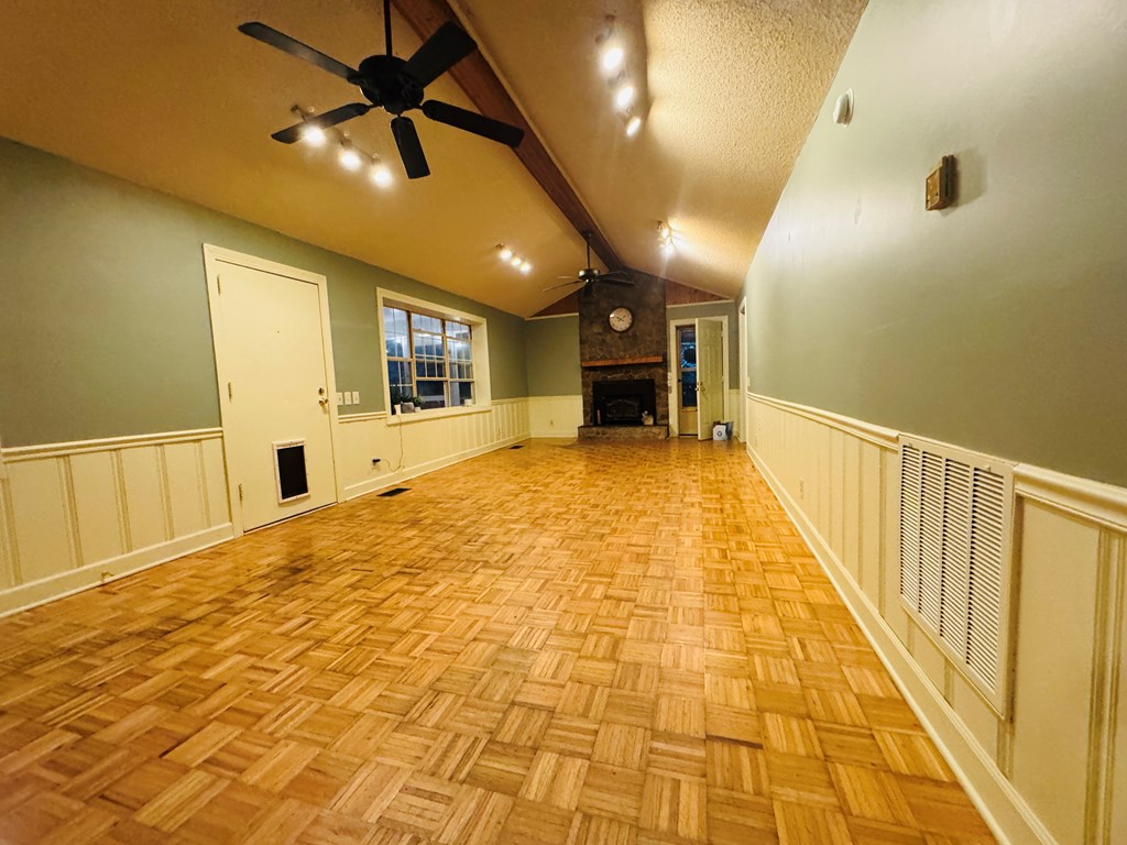 10950 Chatsworth Hwy/52w