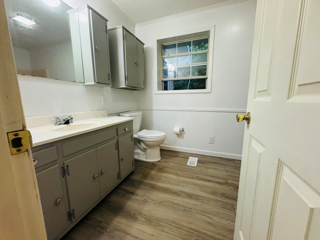 10950 Chatsworth Hwy/52w