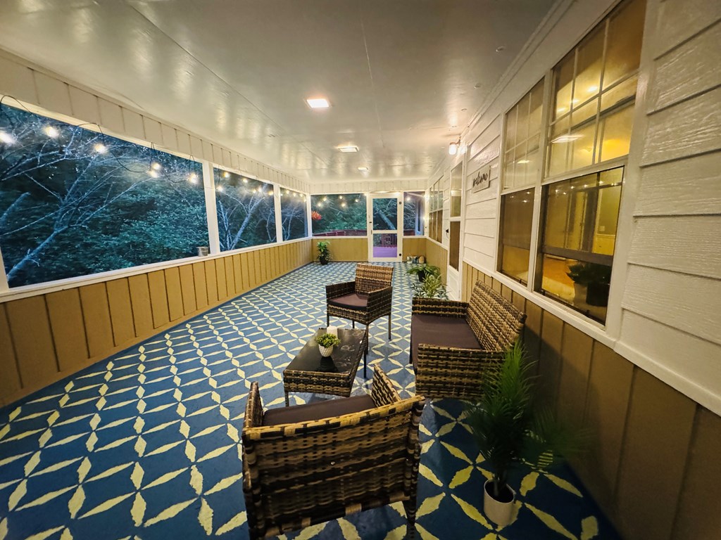 10950 Chatsworth Hwy/52w