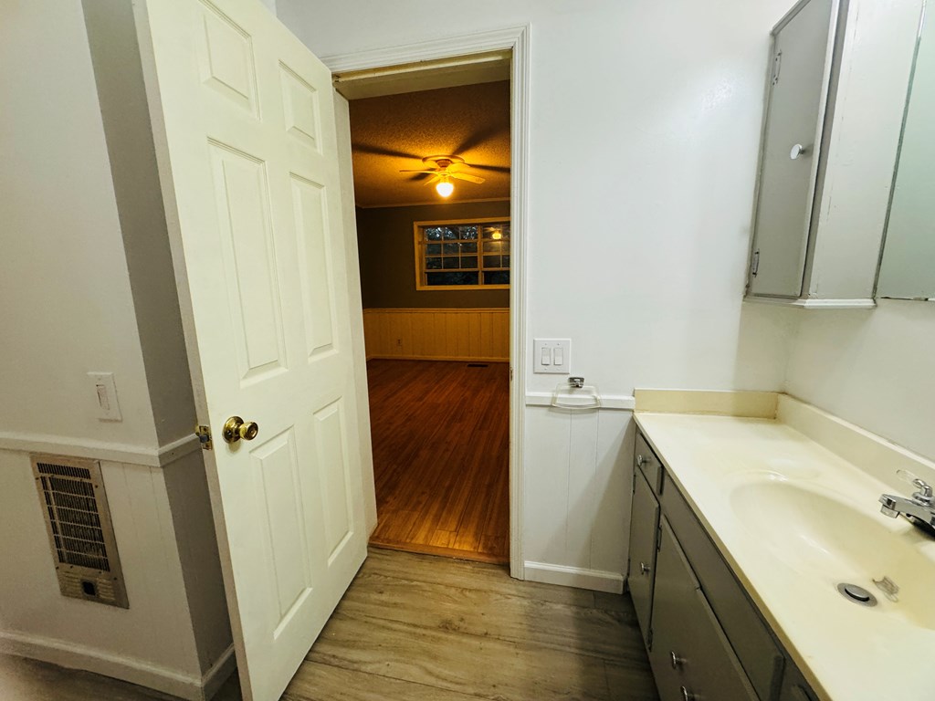 10950 Chatsworth Hwy/52w