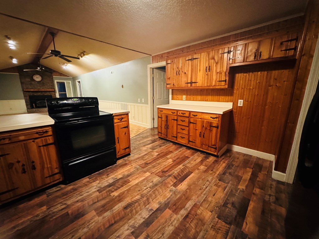 10950 Chatsworth Hwy/52w