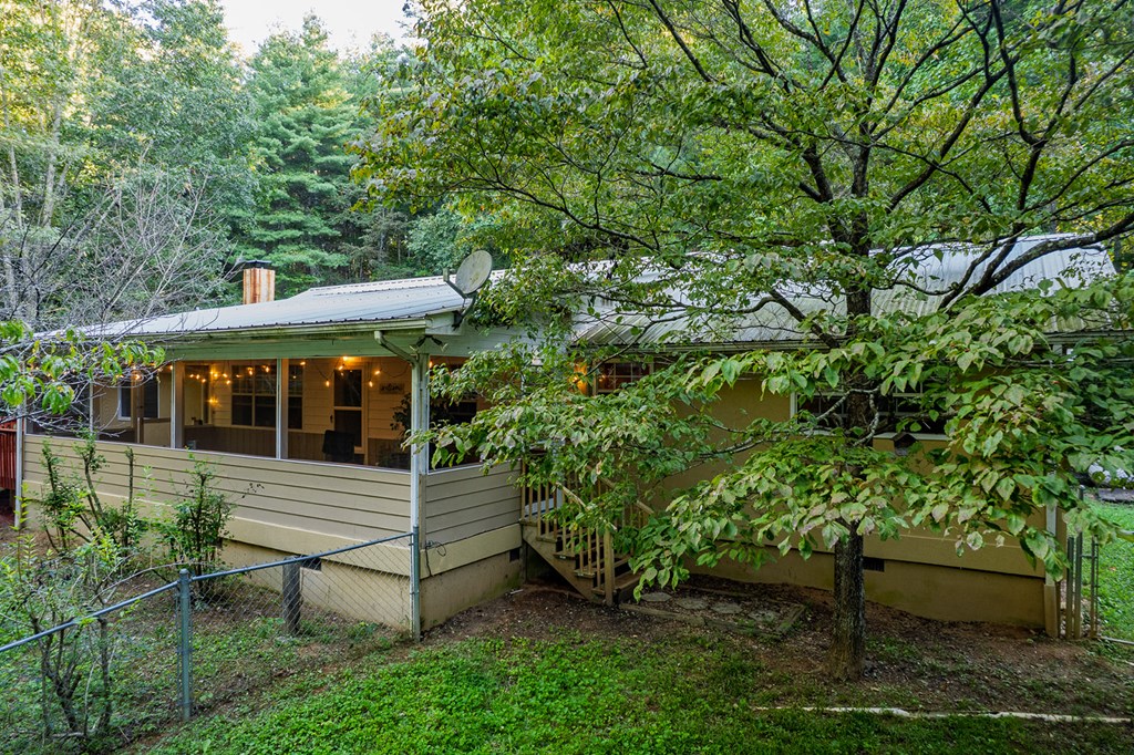 10950 Chatsworth Hwy/52w