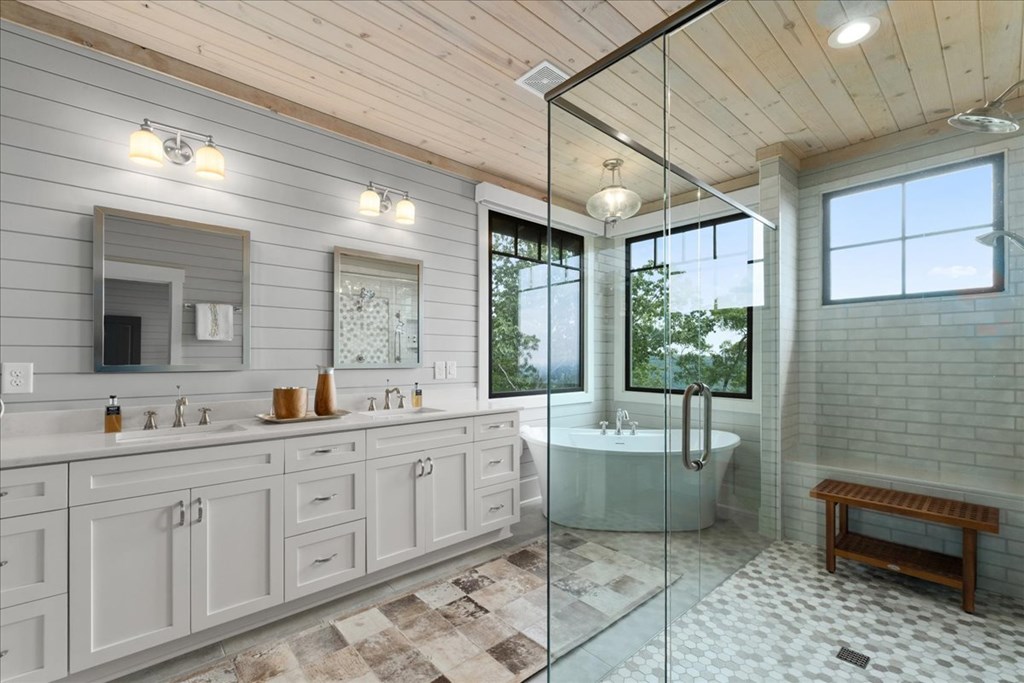 207 Utana Bluffs Trail