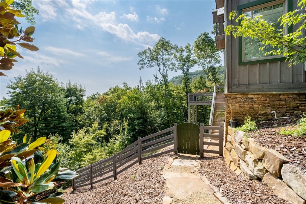 207 Utana Bluffs Trail