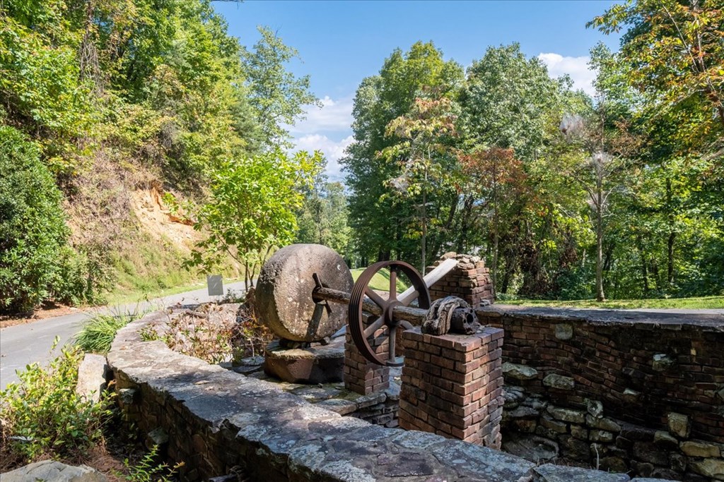 207 Utana Bluffs Trail