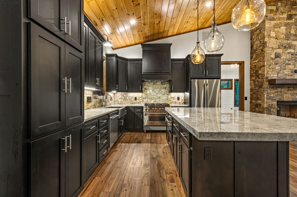 212 Fish Tale Cove
