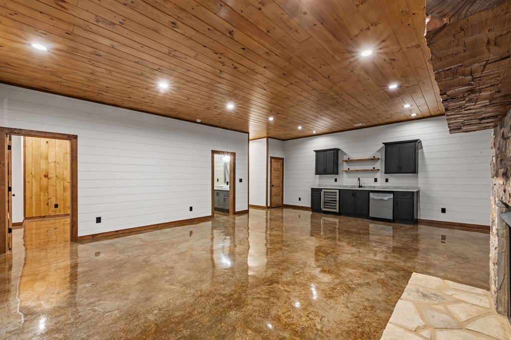 212 Fish Tale Cove