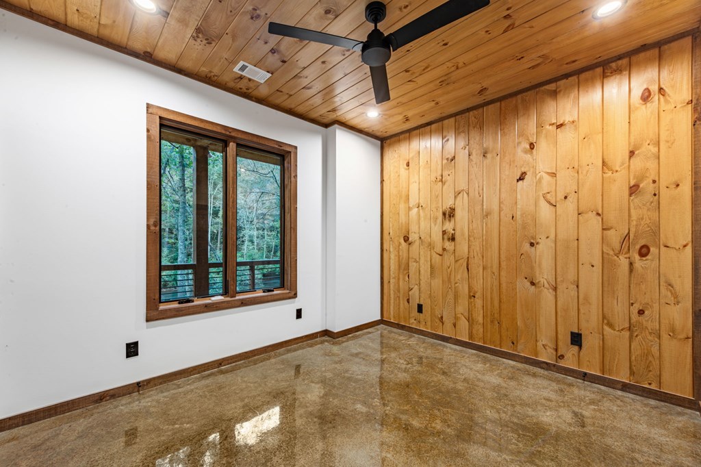 212 Fish Tale Cove