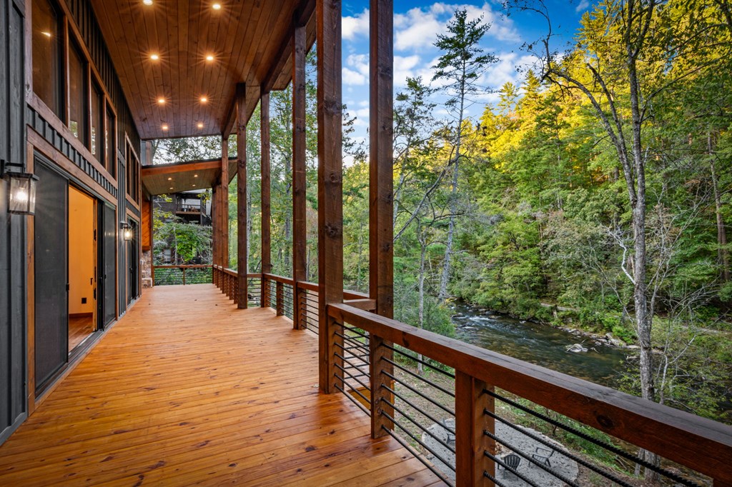 212 Fish Tale Cove