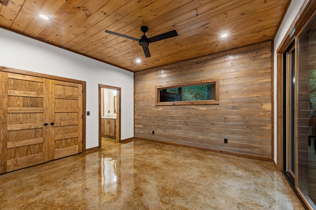 212 Fish Tale Cove