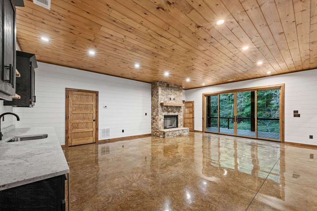 212 Fish Tale Cove
