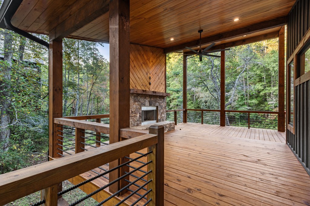 212 Fish Tale Cove