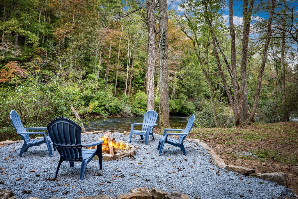 212 Fish Tale Cove