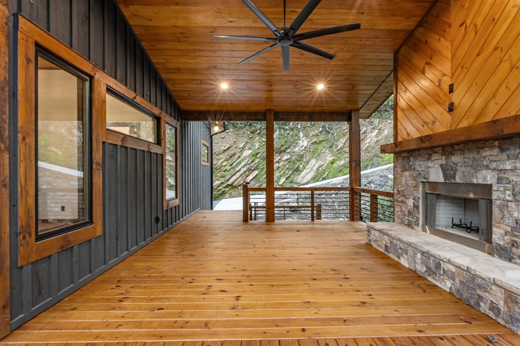 212 Fish Tale Cove