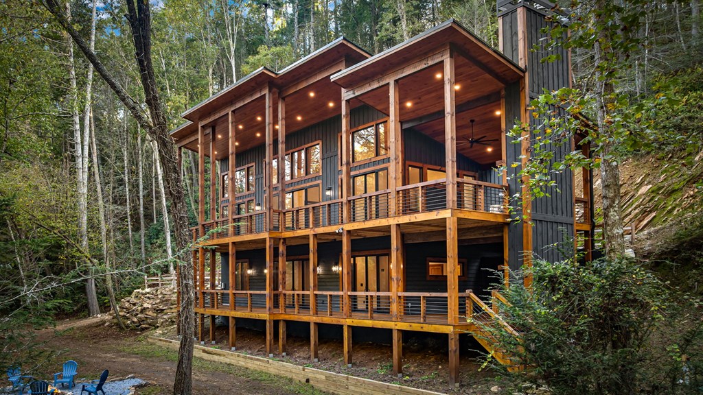 212 Fish Tale Cove